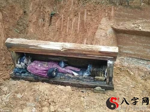 Dreaming of a zombie coming out of a coffin