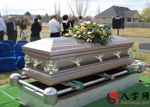 What does a dream about a coffin funeral foretell?