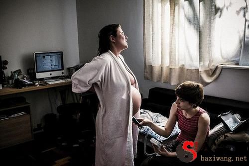 Dreaming of a mother giving birth
