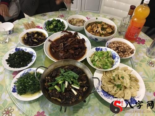 I dreamed of going to another person's house for dinner.