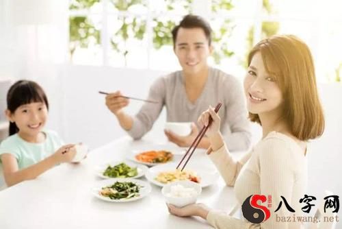 Dreaming of the whole family eating together