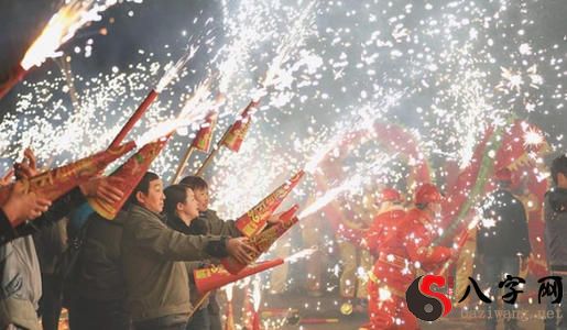 Dreaming of setting off firecrackers for Chinese New Year