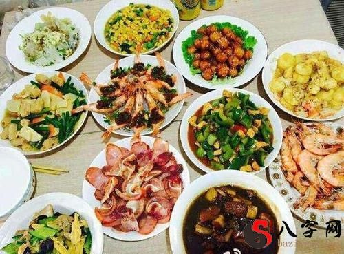 Dreaming of eating with relatives