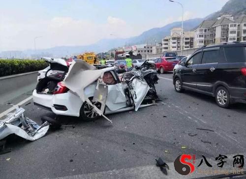 Dreaming of a dead man in a car accident