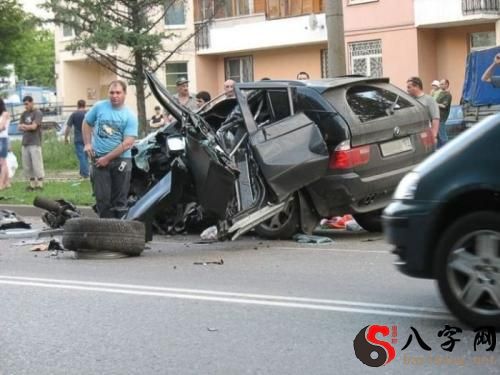 Dreaming of a car accident scene