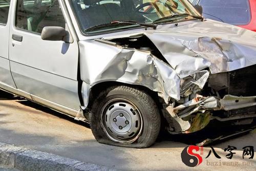 Dreaming of another person's car accident