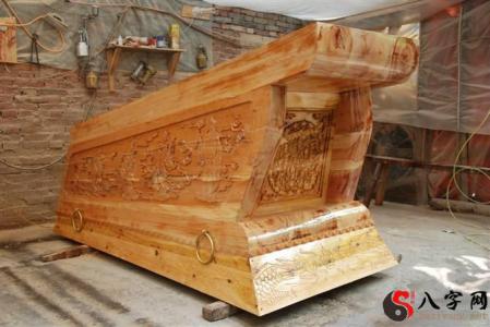 Dreaming of coffins and dead people
