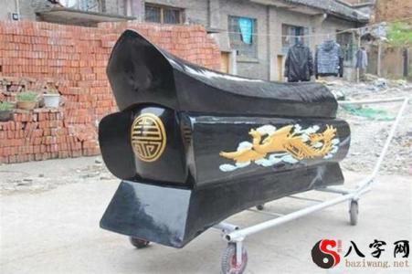 Dreaming of a coffin with a dead man in it