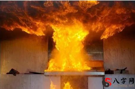 I dreamt that my house was on fire.