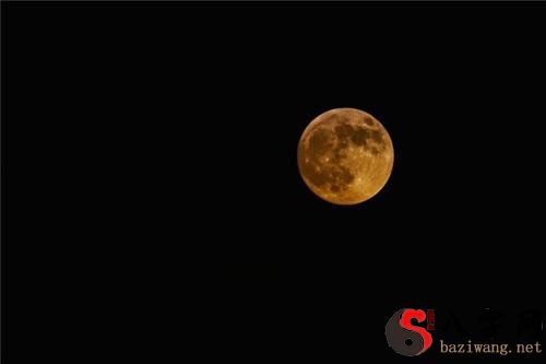Dreaming of a vision of the moon