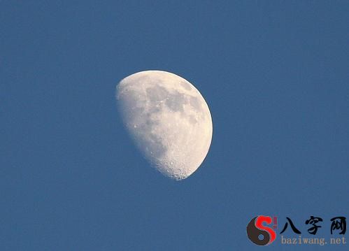 Dreaming of the moon in broad daylight