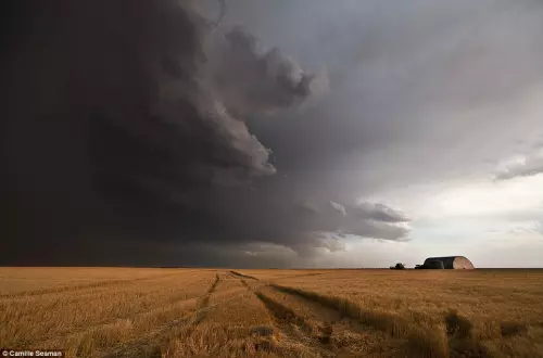 Dreaming of a storm outside a house