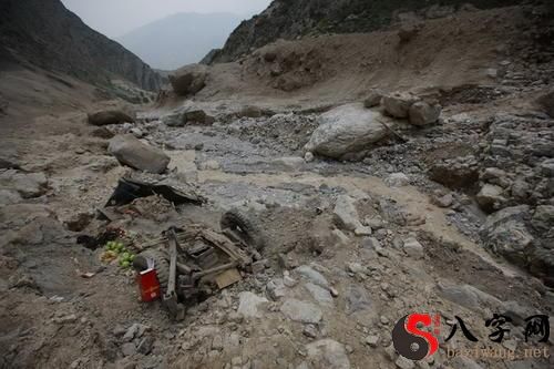 Dreaming of a mudslide eruption