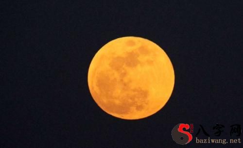 Dreaming of a colored moon