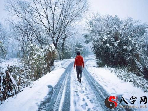 Dreaming of sudden heavy snowfall in summer