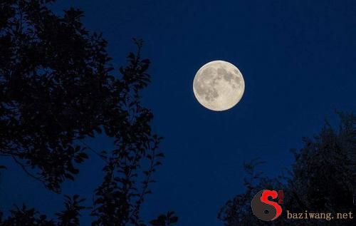 Dreaming of three moons