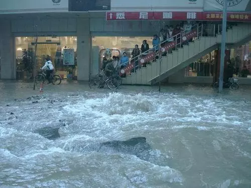 Dreaming of flooding at home
