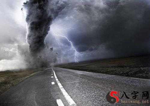 Dreaming of tornado lightning