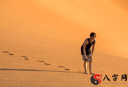 Dreaming of walking in the desert