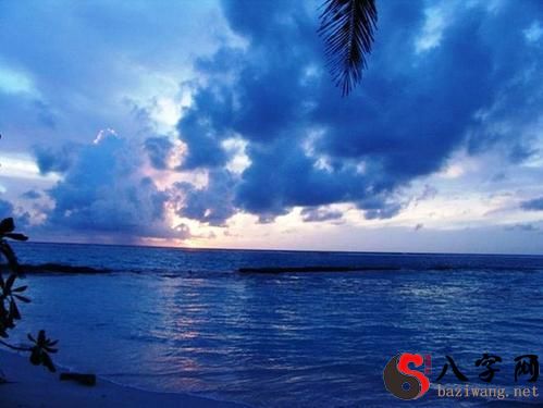 Dreaming that the sea is blue
