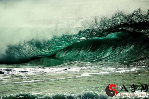 Dreaming of an incoming tsunami