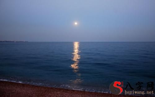 Dreaming of the moon rising from the sea