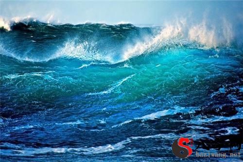 Dreaming of the sea with huge waves