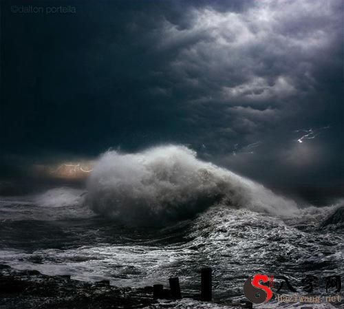 Dreaming of a sudden storm on the water
