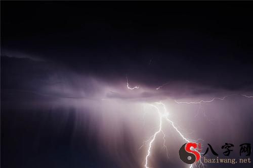 Dreaming of a tree struck by lightning