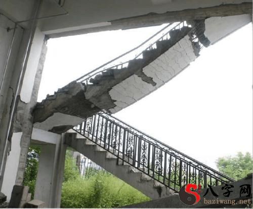 Dreaming of stairs collapsing