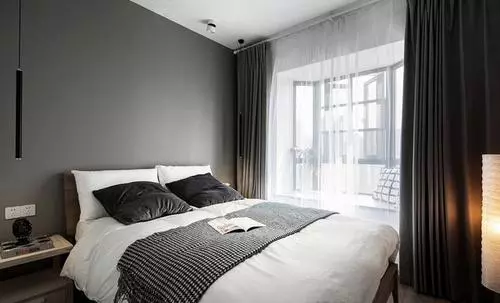 Dreaming of a broken bedroom door