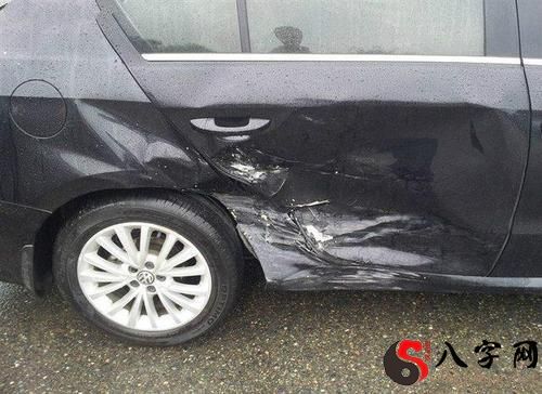 Dreaming of a broken car door