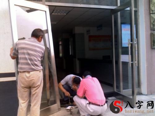 Dreaming of repairing a door