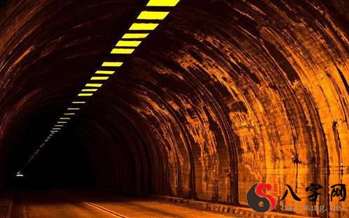 Dreaming of a tunnel portal collapse