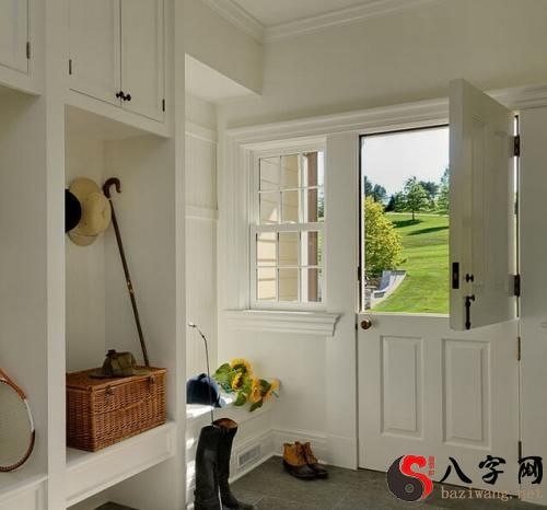 Dreaming of a foyer