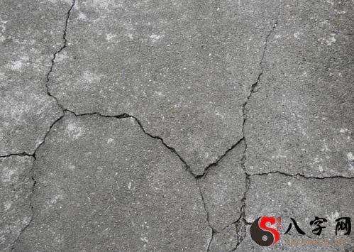 Dreaming of a cracked floor