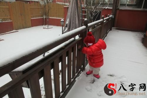 Dreaming of snow blocking the stairs