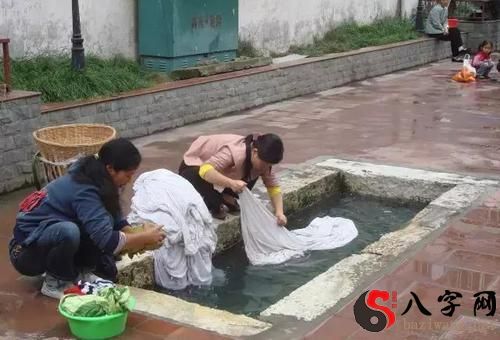 Dreaming of washing vegetables in a well