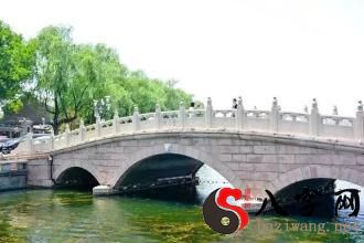 Dreaming on a bridge