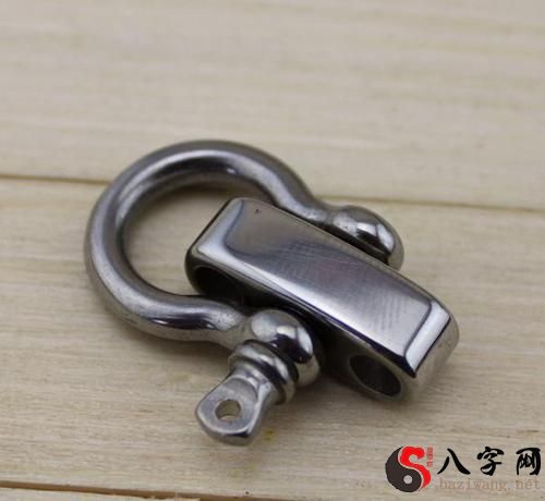 Dreaming of locking a door with a key