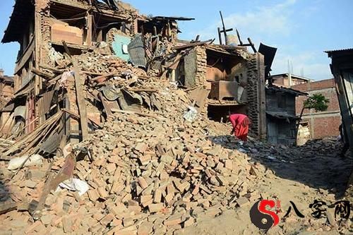 Dreaming of a building collapse