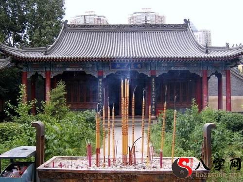 Dreaming of entering a temple