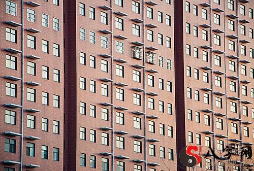 Dreaming of a building with no windows