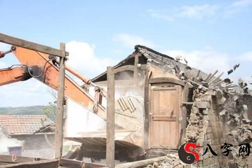 Dreaming of a house being demolished