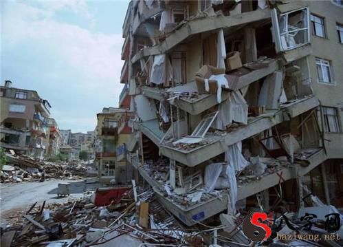 Dreaming of an earthquake and the house collapsing