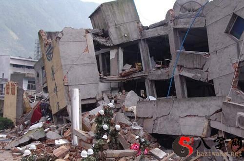 Dreaming of a house collapsing in an earthquake