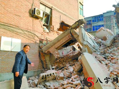 Dreaming of a collapsing wall