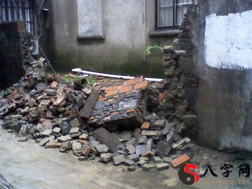 Dreaming of a wall falling down