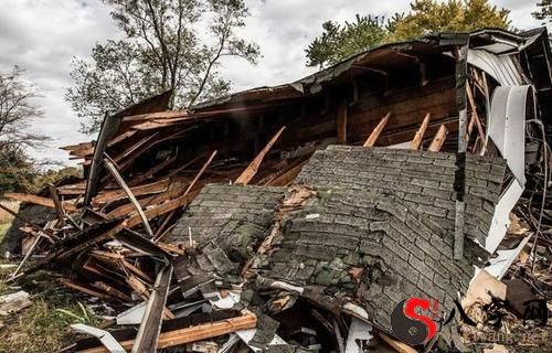 Dreaming of your house collapsing