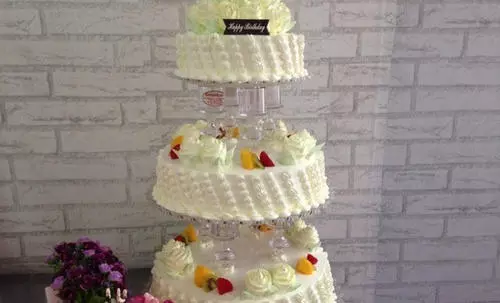 Dreaming of making your own wedding cake